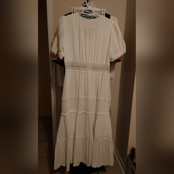 White Lace Applique mid-drift Short Sleeve Midi Dress - Picture 8 of 13